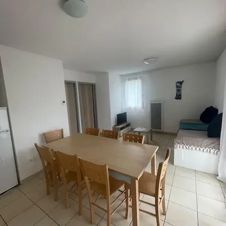Avec Terrasse Apartamento